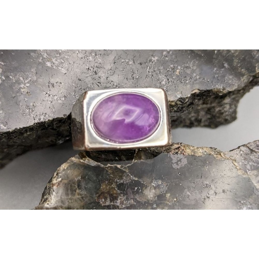 Amethyst Ring Silver-tone Band Modern Design size 7